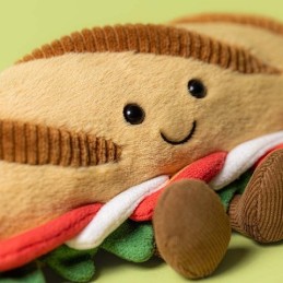 Amuseables Caprese Baguette, Caprese feliz. Peluche Jellycat. A2TMB. Los mejores productos en L'aura Bella, tu tienda online