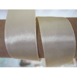 Cinta satén beige 25mm. 1...