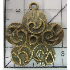 Decoración de metal dorada....