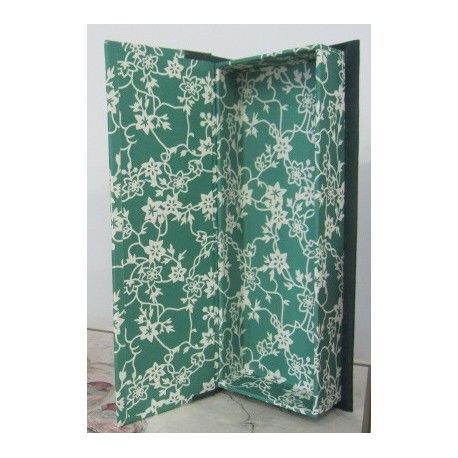 Caja pequeña verde. 24x9 cm