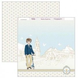 Papel Scrapbooking. SCP-304 Comunión. Niño con gafas y patinete sobre fondo con Iglesia y casa